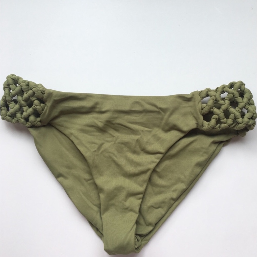 Frankie’s green bottoms